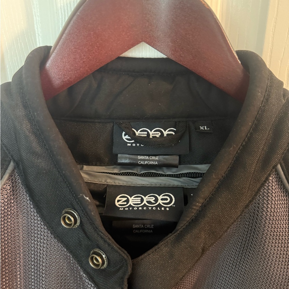 Zero Motorcycles Armored Riding Jacket – XL – Black/Gray – Windproof Protection - Picture 3 of 9